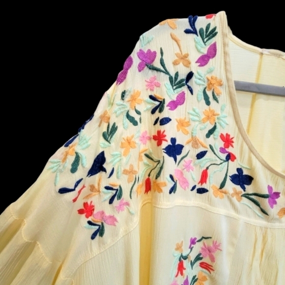 PARAGON One Size (upto 4X) Embroidered Buttery Yellow Tunic - Picture 4 of 7